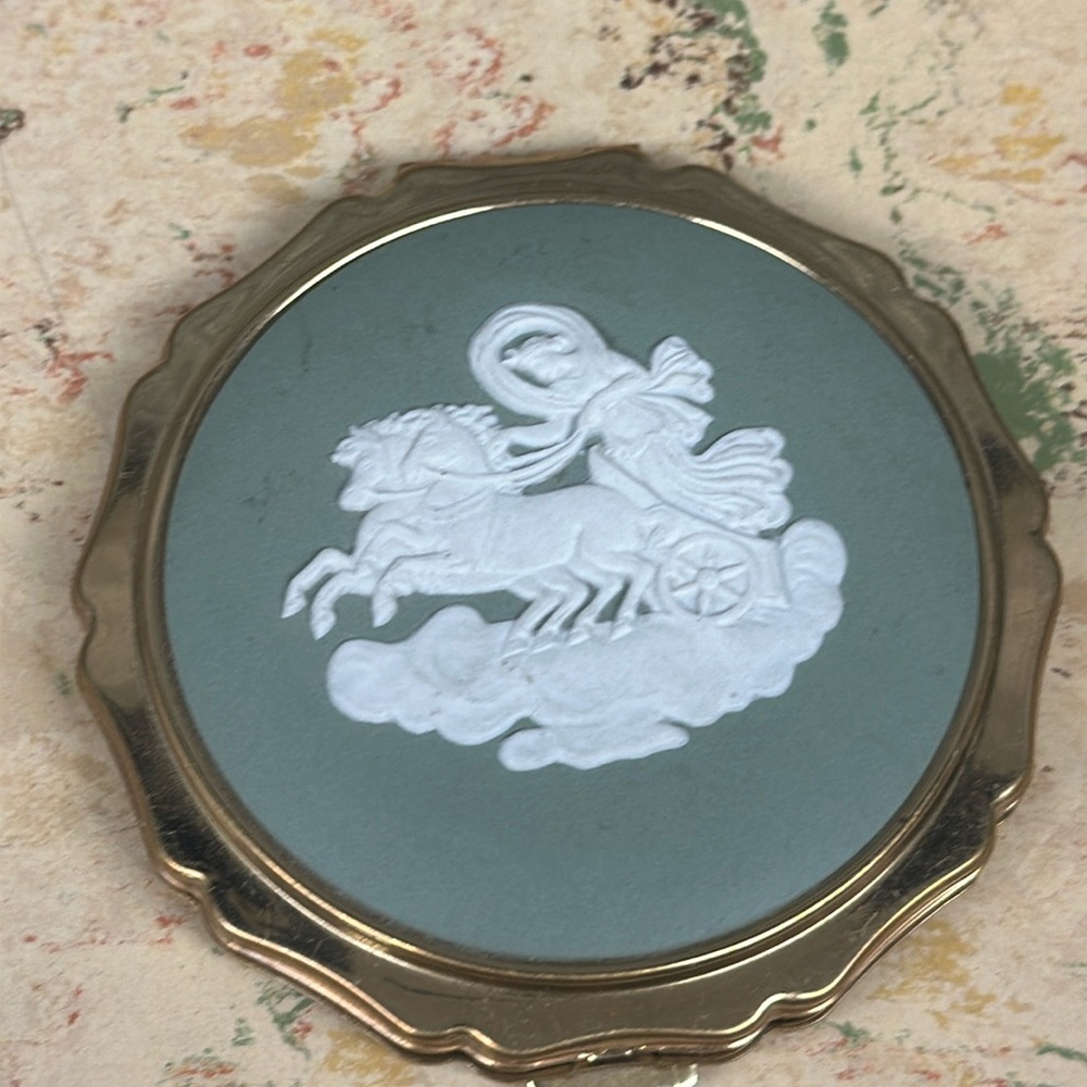 Stratton Wedgwood Compact Green Jasperware Cameo
Final Price Firm